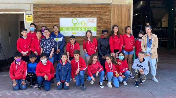 REBI SLU:  Dos clases de 6º de Primaria del colegio Trilema Soria visitan la central de biomasa de la Red de Calor